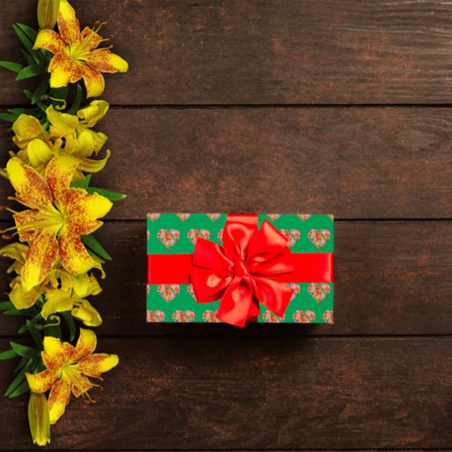 Modernes Herz-Grün Geschenkpapier (Von Creator hochgeladen)