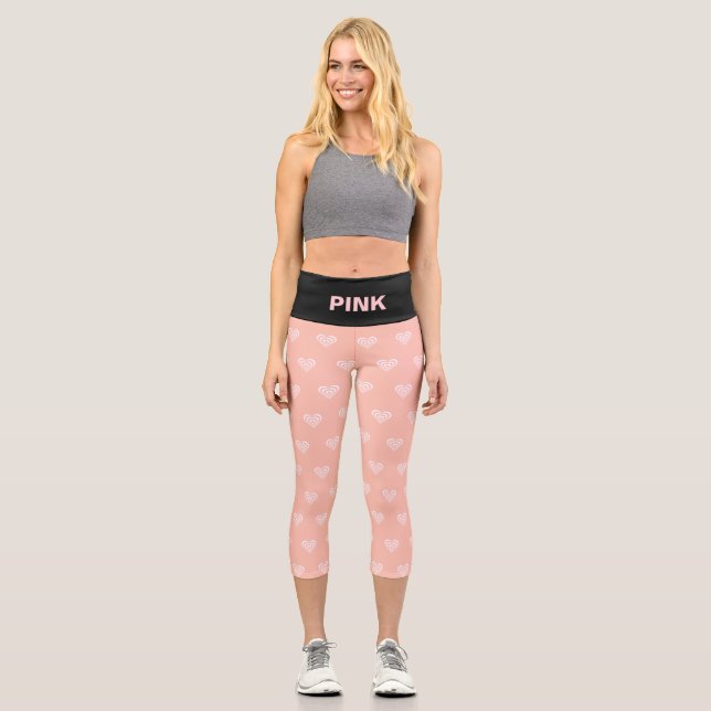 Modernes Herzmuster und bearbeitbarer rosa Text Capri Leggings (Vorderseite)