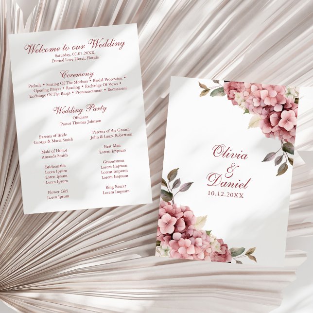 Modernes Hochzeitsprogramm für Dusty Rose Hydrange Programm (Modern Dusty Rose Hydrangea Wedding Program on a sunny neutral dry palm leaf.)