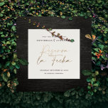 Modernes Hochzeitsreservat la Fecha Creme Gold Save The Date<br><div class="desc">Moderne klassische Typografie fett Hochzeit Reserva la Fecha Karte. Mit moderner,  eleganter Typografie und gestreiftem Backer-Design. Farben können individuell angepasst werden. Moderner,  eleganter Text mit goldenem Effekt.</div>