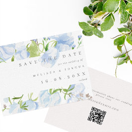 Modernes Hochzeitsszenario mit hellblauer Flora QR Save The Date