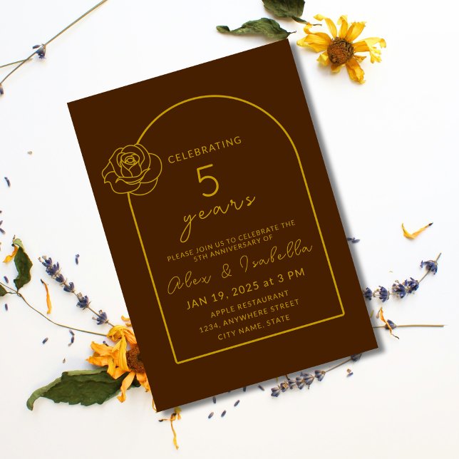 Modernes Holz Gold 5. Hochzeitstag Einladung (Modern, elegant, minimalist wood brown and gold custom 5th year wood wedding anniversary invitation)