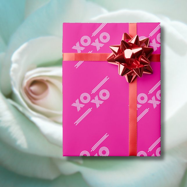 Modernes Hot Pink und weißes XOXO Valentine Geschenkpapier (Von Creator hochgeladen)