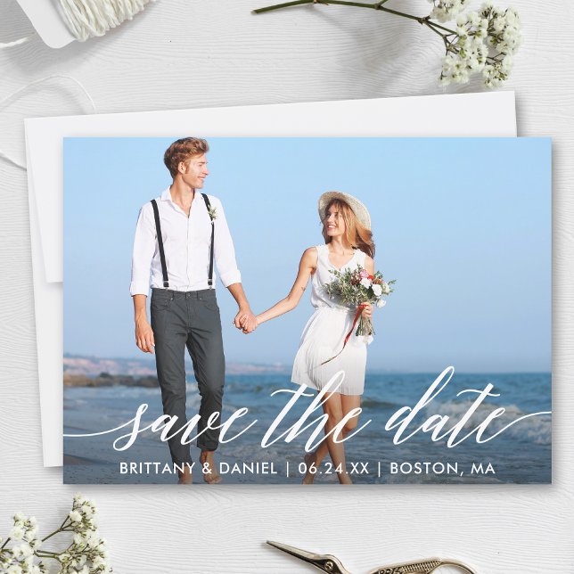 Modernes Kalligrafie-Script-Couple-Foto Save The Date (Customize to change your personalized text size, style or to add more text & photos to back of card.)