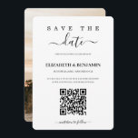 Modernes Kalligrafie Script QR Code Foto Gerettet  Save The Date<br><div class="desc">Modernes und elegantes Design gedruckt Minimalistische Kalligrafie Script QR Code Foto Save the Date,  die mit Ihrem Text angepasst werden können. Bitte klicken Sie auf den Button "Anpassen" und verwenden Sie unser Design-Tool,  um diese Vorlage zu ändern. Karo im Grafikdesign-Store für andere Produkte,  die diesem Design entsprechen!</div>