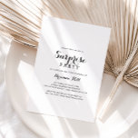 Modernes kalligrafisches Überraschungsunternehmen- Einladung<br><div class="desc">Diese moderne Kalligraphie Überraschung Party Einladung ist perfekt für einen rustikalen Geburtstag,  Ruhestand oder ein Überraschungs-Party. Das einfache und elegante Design zeichnet sich durch klassische und extravagante Schriftzeichen in Schwarz und Weiß aus.</div>