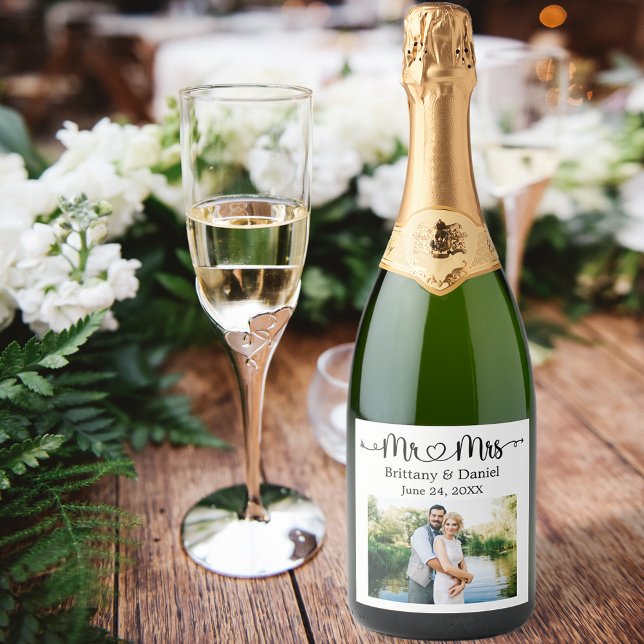 Modernes kalligraphisches Herz Mr. und Mrs. Weddin (Customize to change background color.)