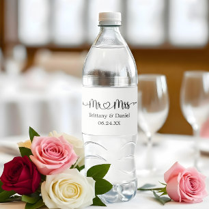 Modernes kalligraphisches Herz Mr. und Mrs. Weddin Wasserflaschenetikett