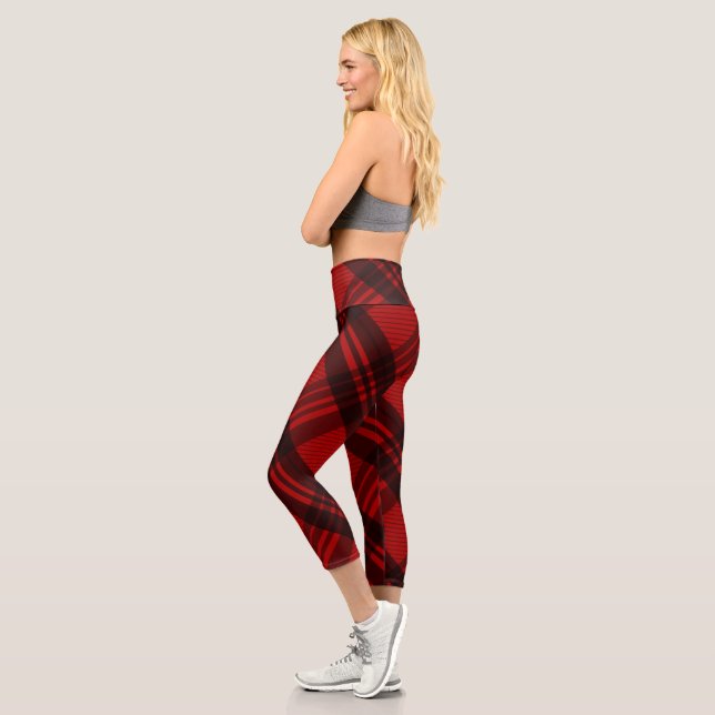Modernes Kariert Schwarz und Rot Capri Leggings (Links)