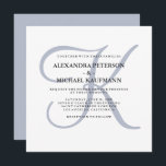 Modernes klassisches Monogramm | Dusty Blue Weddin Einladung<br><div class="desc">Diese stilvollen Einladungen zur Hochzeit zeigen Ihr Monogramm in einem großen,  modernen Text in staubblau auf weißem Hintergrund. Ein schlichter,  eleganter Look für Ihre moderne Hochzeit.</div>