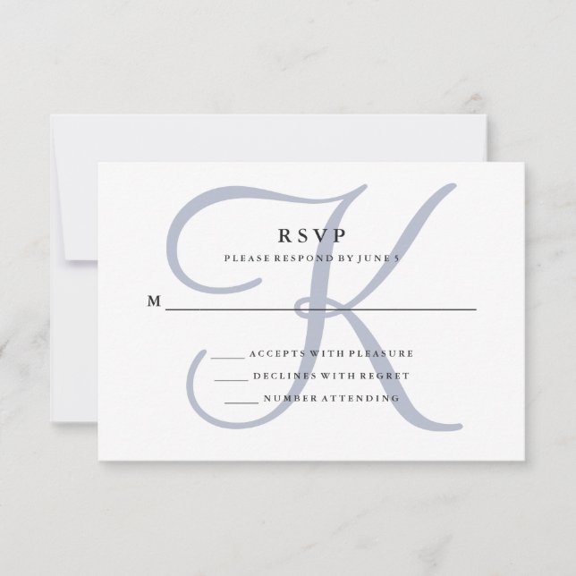 Modernes klassisches Monogramm | Dusty Blue Weddin RSVP Karte (Vorderseite)