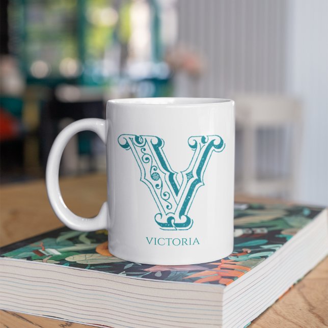 Modernes Letter V Monogram Name Coffee Tasse (Von Creator hochgeladen)
