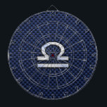 Modernes Libra-Zeichen auf Navy Blue Carbon Fibre Dartscheibe<br><div class="desc">Ein silbernes Chrom wie Libra Zodiac Symbol auf einem marineblau-blauen Kohlefaserdesign Textur-Hintergrund. Ein modernes urbanes Design für eine großartige Geschenkidee zum Geburtstag. Verwenden Sie den Link "Diesen Designer Gefragt",  um uns mit Ihren speziellen Designanfragen oder für Hilfe bei Ihren Anpassungsbedürfnissen zu kontaktieren.</div>