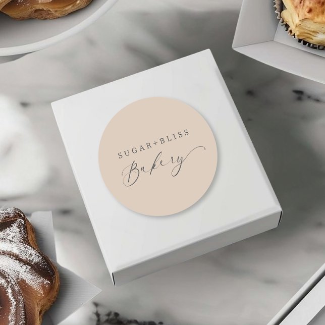 Modernes Light Brown Beige handgeschriebenes Skrip Runder Aufkleber (Von Creator hochgeladen)