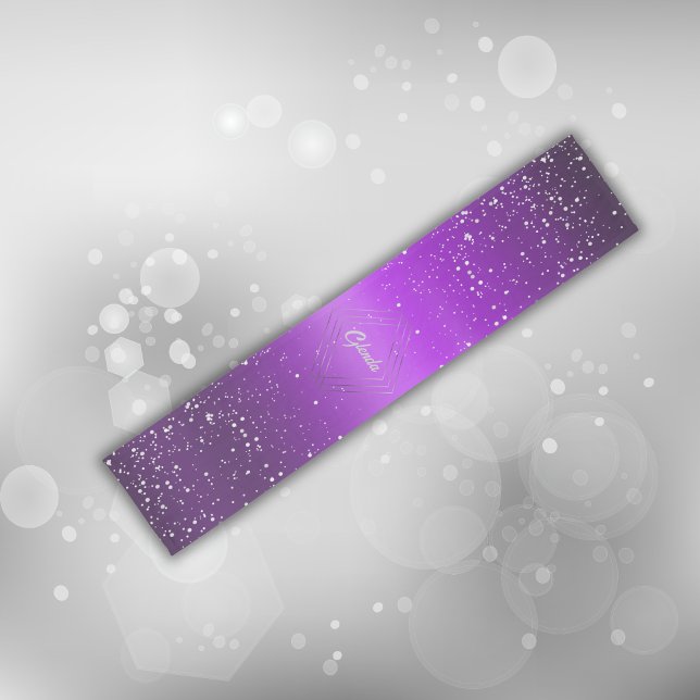 Modernes, Lila gebürstetes Metall mit Silver Monog Kurzer Tischläufer (Von Creator hochgeladen)