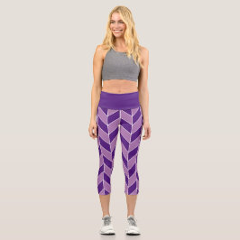 Modernes Lila Herringbone-Zickzack Muster Capri Leggings