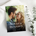 Modernes M Foto Vertikal Save the Date Einladung<br><div class="desc">Dieses moderne und Minimalistische Foto bietet Ihnen Save the Date den Stern. Ihre Einladung wird so einzigartig sein wie Ihr Foto. Vergessen Sie den extrem hohen Preis, aber behalt dem Luxus mit hoher Qualität, beruflichem Druck. Erstellen Sie einfach Ihr Save the Date mit unseren Vorlagen. Laden Sie einfach Ihr Foto...</div>