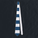 Modernes Marine-Blau-weißes Streifen-Muster Krawatte<br><div class="desc">Modernes Marineblau- und weißesstreifenmuster. Entwerfen Sie durch GraphicsByMimi ©, das Trendy ist, nautisch, Mod, preppy, mutiges, gestreiftes Muster mit breiten horizontalen Streifen entwerfen Sie kann verlassen wie ist oder verwendet als Schablonenhintergrund, um Ihren eigenen einzigartigen ein-von-ein-netten Streifenmusterentwurf zu schaffen, indem Sie das redigierenmenü vorwählen und Ihren eigenen Text, Ihr eigenes...</div>