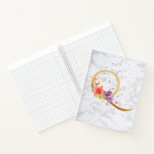 Modernes Marmorwasser goldenes Monogramm Letter Q Notizbuch