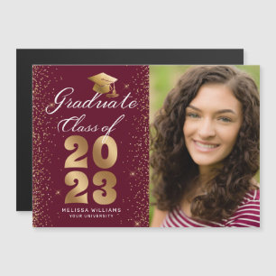 Modernes Maroon Gold Script Cap Glitzer Foto Grad Magnetkarte