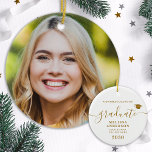 Modernes, maßgeschneidertes Foto Einfaches Abschlu Keramik Ornament<br><div class="desc">Das elegante und moderne Abschluss-Ornament - die perfekte Erinnerung an Ihren besonderen Tag! Dieser einfache, aber atemberaubende Sake bietet Platz für ein personalisiertes Foto, zusammen mit Ihrem Namen und Schuljahr für eine wirklich personalisierte Touch. Egal, ob Sie eine High School, Uni oder einen Abschluss an einer Universität feiern, dieses Ornament...</div>
