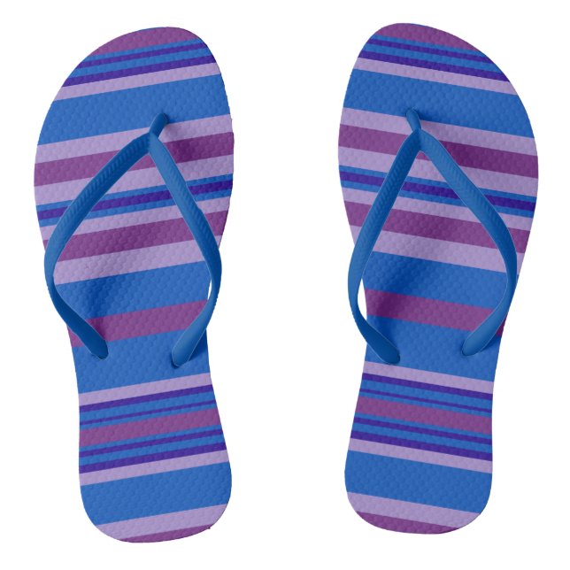 Modernes Mauve Lila Blue Navy Striping Muster Flip Flops (Fußbett)
