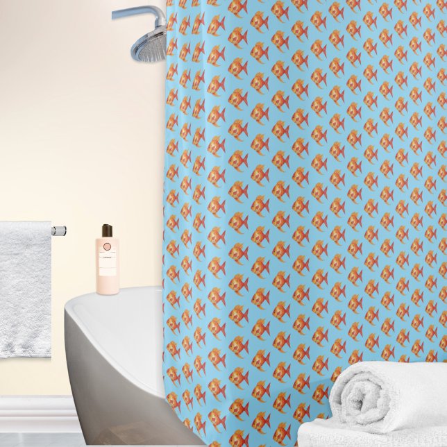 Modernes Meeresleben Niedlich Orangefische Fische  Duschvorhang (A shower curtain with cute pattern of orange fish swimming in a light blue sea)