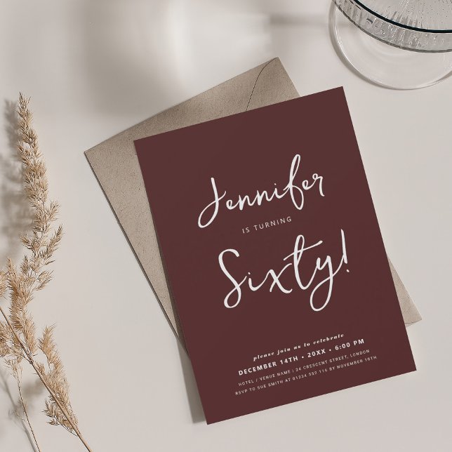Modernes Minimal 60. Geburtstag Script Burgundy Einladung (Modern Minimal 60th Birthday Script Burgundy Invitation)