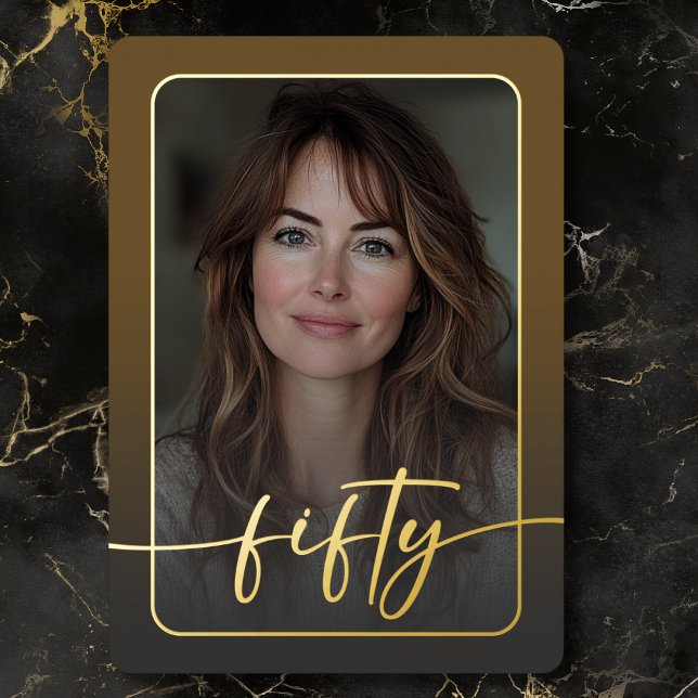 Modernes Minimal Brown Foto Fiftieth Birthday Folieneinladung (Modern Minimal Brown Photo Fiftieth Birthday Foil Invitation)