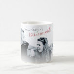 Modernes Minimal-Foto| Werden Sie meine Bridesmaid Kaffeetasse<br><div class="desc">Die Planung einer Hochzeit ist für jeden eine spannende Zeit, wichtige Entscheidungen zu treffen, wie z.B. wer Ihre Brautjungfrau sein wird, ist nur eine von ihnen. Diese stilistischen, minimalen Tasse sind eine großartige Möglichkeit, sie fragen und geben ihnen ein Foto, das Schatz für immer. Die Tasse zeigen Ihr Lieblingsbild von...</div>