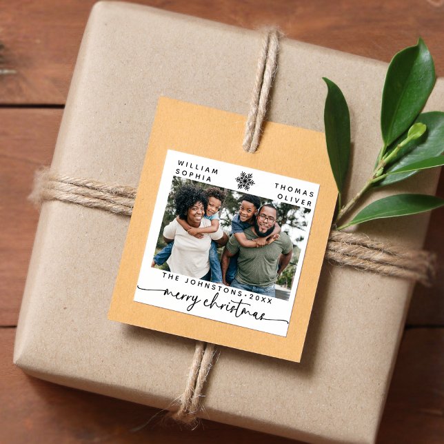 Modernes Minimal frohe Weihnachtsfamilien Namen Fo Quadratischer Aufkleber (Von Creator hochgeladen)