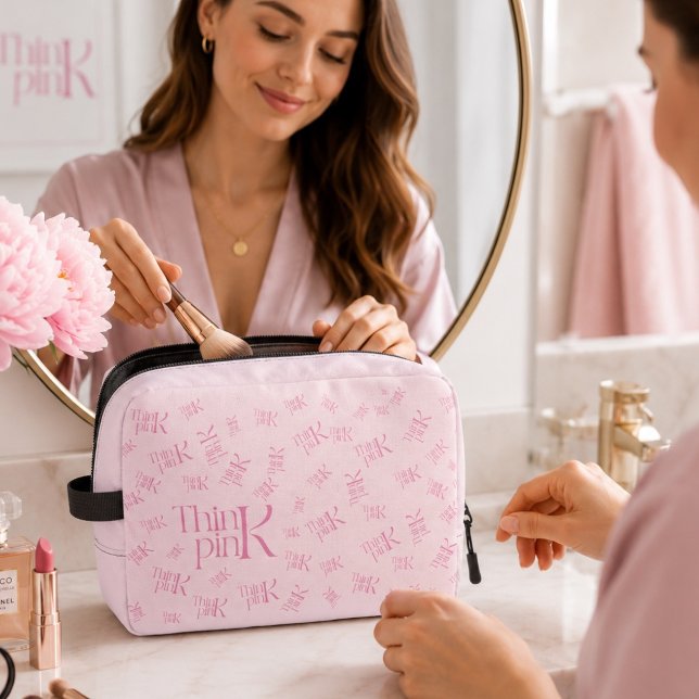 Modernes Minimal Rosa Monogramm Think Pink  Waschbeutel (Von Creator hochgeladen)