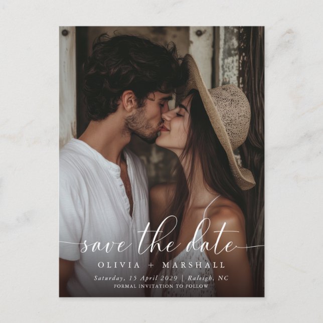 Modernes Minimal-Script-Foto Einfache Hochzeit Ankündigungspostkarte (Vorderseite)