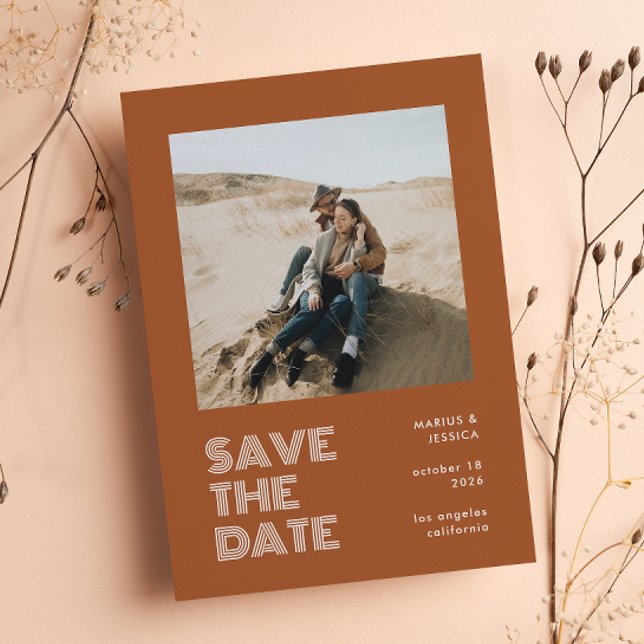 Modernes Minimal Terracotta Typografy Foto Wedding Save The Date (Von Creator hochgeladen)