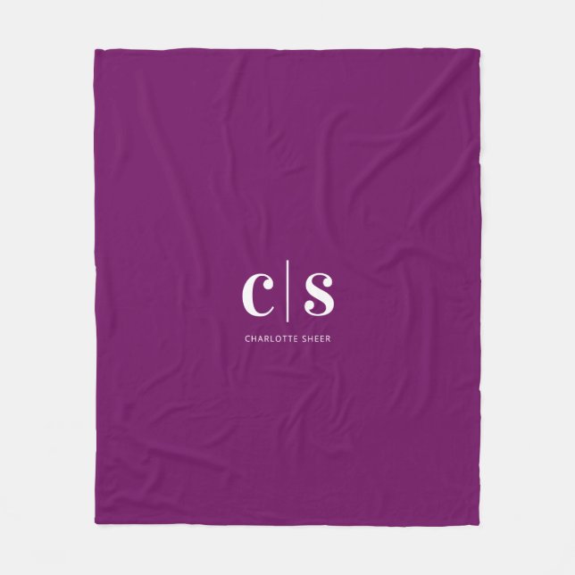 Modernes Minimal-White Monogramm Fleecedecke (Vorderseite)
