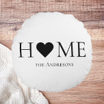Modernes Minimal-Zuhause-Personalisiertes Geschenk Rundes Kissen<br><div class="desc">Herzlich willkommen in unserer modernen Minimal Zuhause Family Kollektion auf Zazzle - das ideale Ziel für personalisierte Geschenke,  die Ihre Zuhause erheben und Familienbande feiern. Unsere sorgfältig ausgewählte Produktpalette verbindet zeitgenössisches Design mit der Wärme der Familie und schafft so eine einzigartige und stilvolle Touch für Ihre Lebensräume.</div>