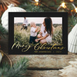 Modernes, minimales Blatt-Foto-Drehbuch Folien Feiertagskarte<br><div class="desc">Moderne minimale Blätter Drehbuch echter Folie elegant elegante Weihnachtskarte. Handgemalte Eukalyptus,  minimales Laub und modernes rustikales Rattanfeuer verleihen dieser Ferienkarte ein luxuriöses Ambiente. In klassischen Grüntönen braun,  schwarz und grau.</div>