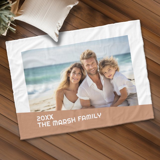 Modernes Minimales Foto mit Diagonal-Farbblock Fleecedecke (Personalized fleece blanket with a photo and custom text)
