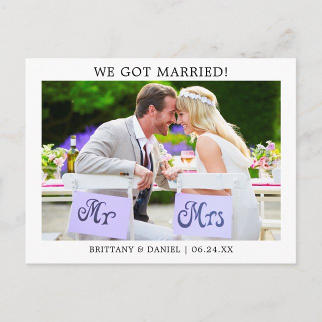 Modernes Minimalistisch Einfaches Wir Got Verheira Postkarte (Vorderseite)