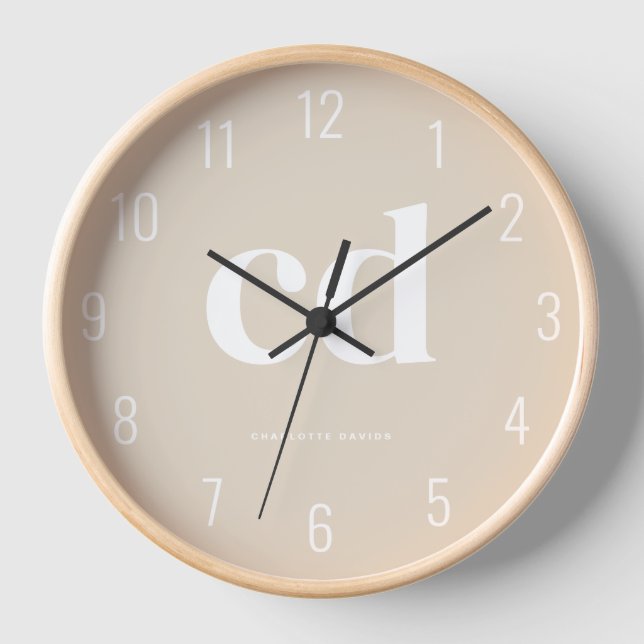 Modernes Minimalistisches Beige Monogramm Uhr (Vorderseite)