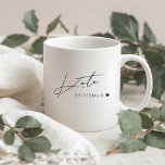 Modernes Minimalistisches Bridesmaid-Geschenk Kaffeetasse<br><div class="desc">Die Tasse wurde speziell für Brauereien entworfen und bietet modernes Schwarz-Weiß-Design mit eigenem Handskriptnamen.</div>