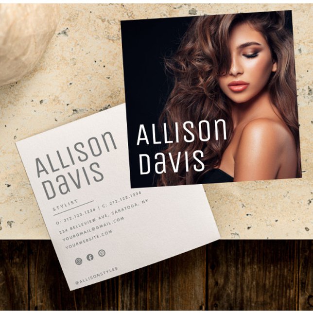 Modernes Minimalistisches, einfaches Berufliches F Quadratische Visitenkarte (Von Creator hochgeladen)