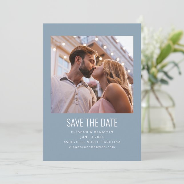 Modernes Minimalistisches Foto Hochzeit Dusty Blue Save The Date (Stehend Vorderseite)