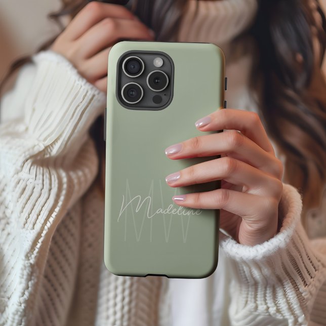 Modernes Minimalistisches Monogramm-Lichtbild-Grün Case-Mate iPhone Hülle (Modern Minimalist Monogram Light Sage Green iPhone 16 Case by MINTIC DESIGN STUDIO)