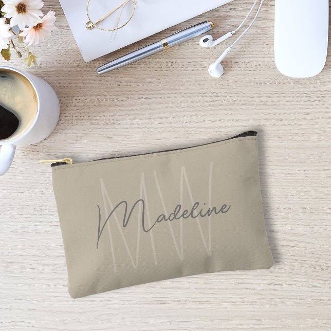 Modernes Minimalistisches Monogramm Zubehörtasche (Modern Minimalist Beige Monogram Accessory Pouch)