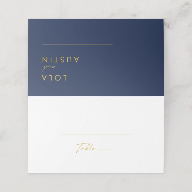 Modernes Minimalistisches Navy Blue | Gold geklapp Platzkarte (Außenseite Aufgefaltet)