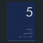 Modernes Minimalistisches Navy Blue | Silberne Tis Tischnummer<br><div class="desc">Dieses moderne, minimalistische Marineblau | Silber Tischnummer ist perfekt für Ihre klassische Hochzeit. Das schlichte, einzigartige abstrakte Design, begleitet von einem zeitgenössischen Minimalskript und einer dunkelmarineblauen Farbpalette, verleiht diesem Produkt ein Gefühl von elegantem formalem Luxus und bleibe gleichzeitig vereinfachend, chic bhemian. Behalt es so, wie es ist, oder wählen Sie...</div>