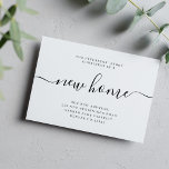 Modernes, minimalistisches neues Zuhause Ankündigung<br><div class="desc">Einfach elegant minimalistisch Schwarz-Weiß neue Zuhause-Handschrift Kalligraphie-Skript bewegen Ansage Karte.          Einfach mit Ihrer neuen Zuhause-Adresse personalisieren.</div>