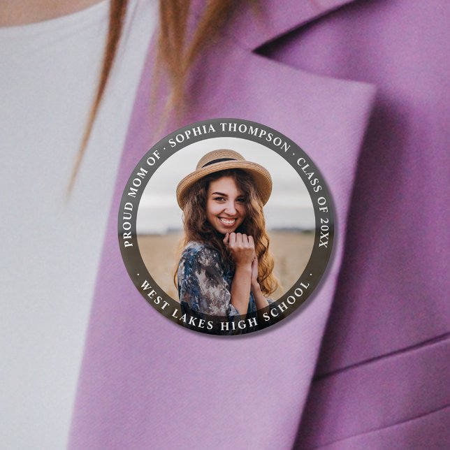 Modernes Minimalistisches Proud Mama Graduate Foto Button (Von Creator hochgeladen)