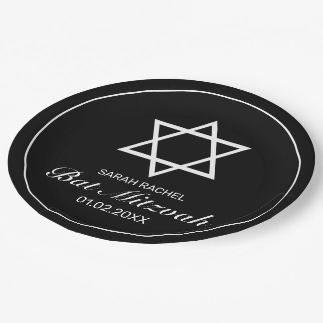 Modernes Minimalistisches Schwarzes Bat Mitzvah Pappteller (Schrägansicht)